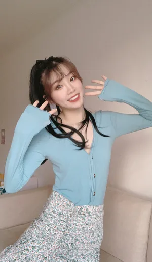 张馨文针织短裙性感居家图片_12
