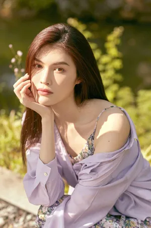 何穗吊带碎花裙性感写真图片_3