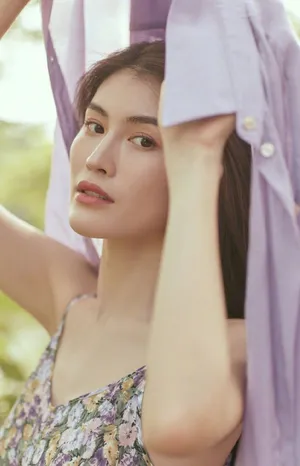 何穗吊带碎花裙性感写真图片_4