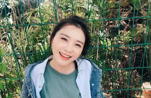 王嵛清新甜美写真图片