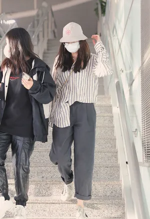迪丽热巴休闲日系风机场私服图片_7