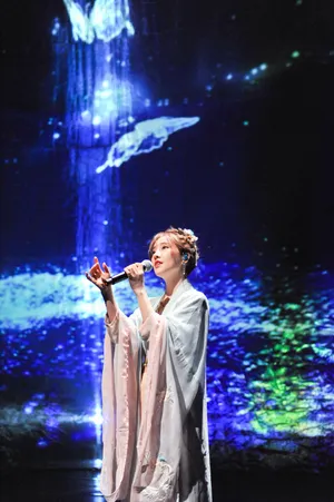 冯提莫国风音乐盛典舞台照图片_2