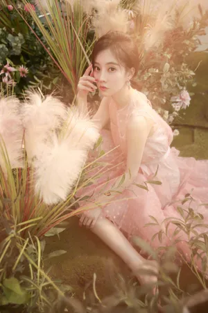 冯提莫粉裙性感优雅写真图片_3