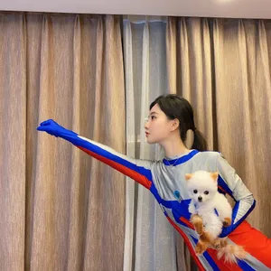冯提莫cos奥特曼俏皮自拍图片_3