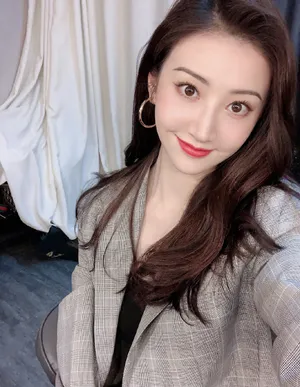 景甜格纹西装甜酷自拍图片_2