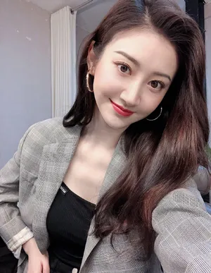 景甜格纹西装甜酷自拍图片_3