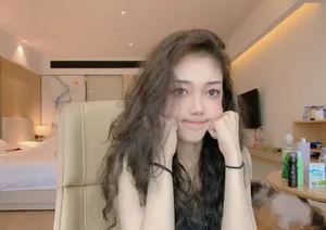 希林娜依·高卷发甜美自拍图片_3