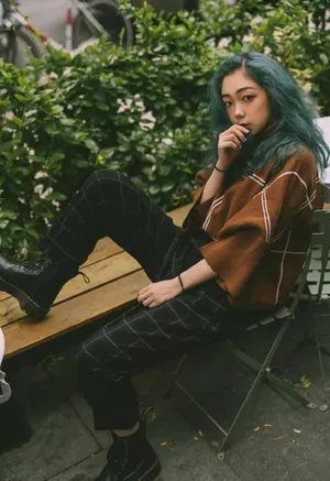 希林娜依·高绿发甜酷生活照图片_1