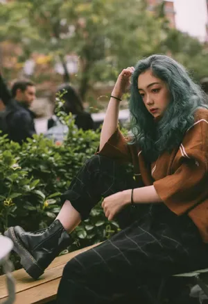 希林娜依·高绿发甜酷生活照图片_2