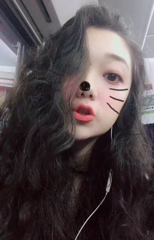 希林娜依·高可爱俏皮自拍图片_6