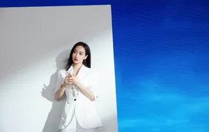 宋茜白色西装魅力写真图片_2