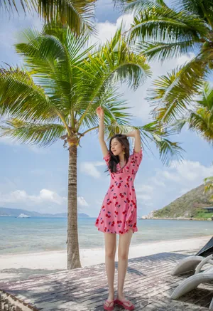 宋妍霏浪漫海边沙滩写真图片_3