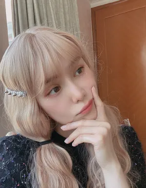 韩丹桐金发优雅自拍图片_1