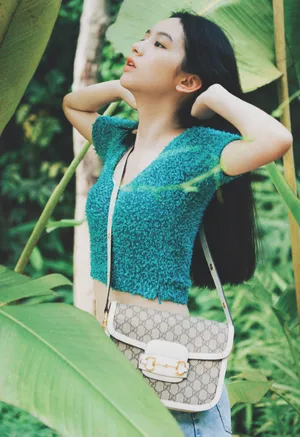 周也露脐装清爽甜美写真图片_3
