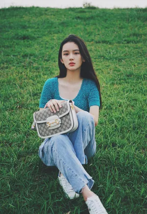 周也露脐装清爽甜美写真图片_4