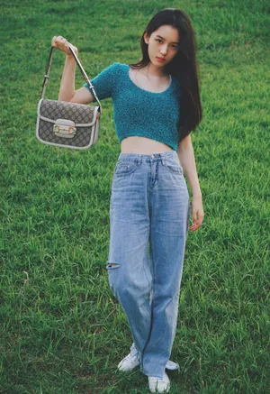 周也露脐装清爽甜美写真图片_5