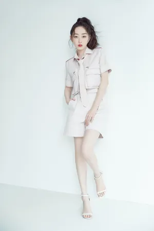 蒋梦婕工装甜酷写真图片