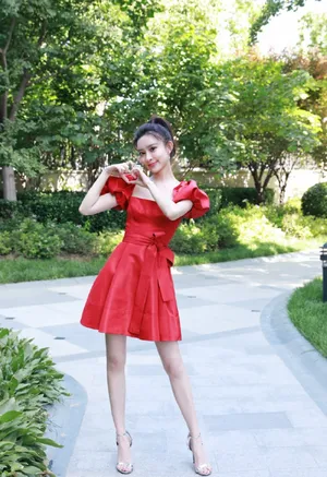 孟子义清爽红裙写真图片_2