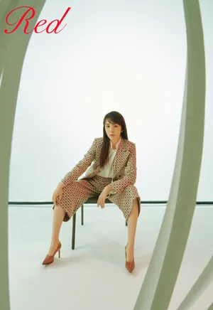 王晓晨格纹西装甜酷写真图片_14