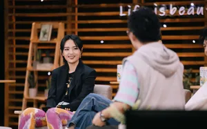 周笔畅黑色西装写真图片_8