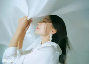高露长裙优雅时尚写真图片_2