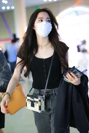 欧阳娜娜破洞牛仔裤写真图片_6