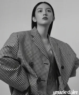 章若楠周也陈瑶白色背心写真图片_17