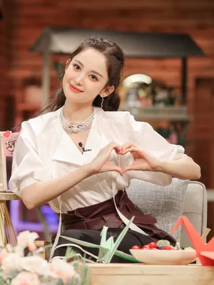 古力娜扎甜美俏皮综艺剧照图片_1