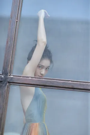 张雪迎彩虹长裙写真图片_6