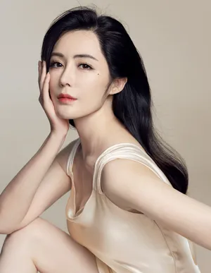 汤晶媚红色礼裙美艳写真图片_5