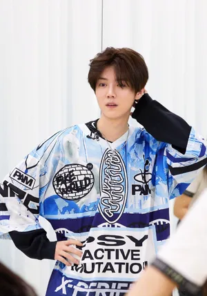鹿晗创造营2020帅气花絮照图片_5