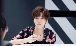 鹿晗创造营2020牡丹印花衬衫帅气图片