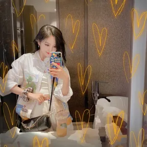吴宣仪鬼马俏皮自拍照图片_2
