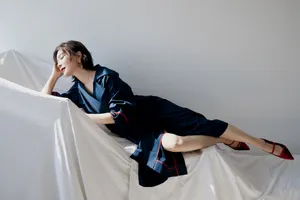 陈数短发红唇优雅写真图片