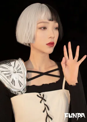 何杜娟百变风格性感写真图片_6
