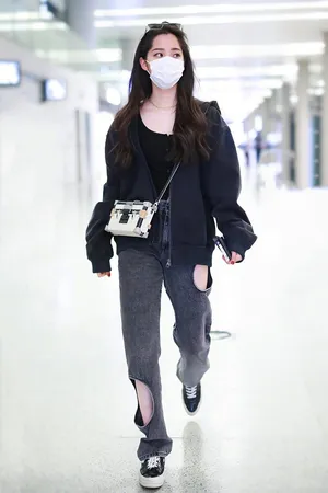欧阳娜娜黑色系性感街拍照图片_4