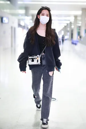 欧阳娜娜黑色系性感街拍照图片_6