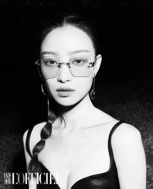 倪妮夏夜花丛写真图片_6