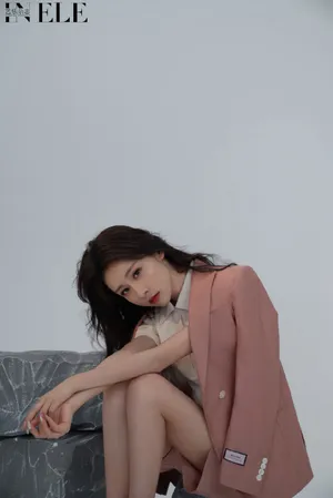 贾青绿裙清爽性感写真图片