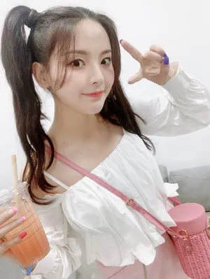 杨超越双马尾可爱少女感写真图片