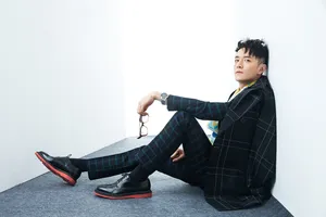 初俊辰摩登儒雅帅气杂志写真_1