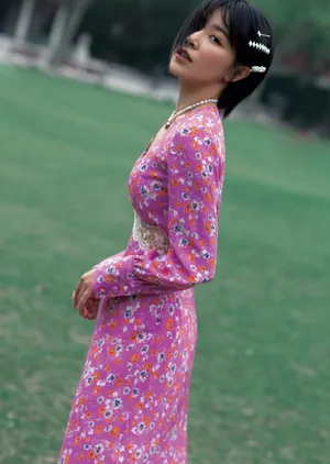 阚清子碎花裙性感写真图片_1