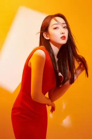 蒋梦婕斜肩裙美艳动人写真图片_2