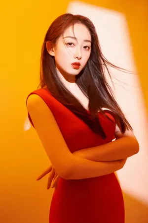 蒋梦婕斜肩裙美艳动人写真图片_4