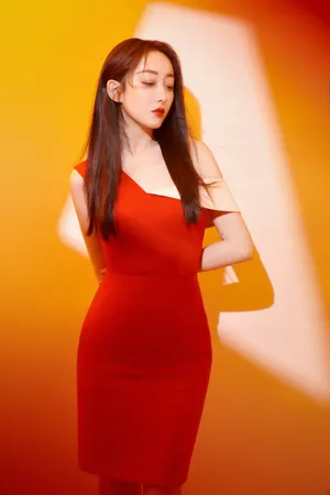 蒋梦婕斜肩裙美艳动人写真图片_7