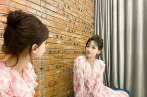 吴谨言印花裙粉嫩写真图片_1