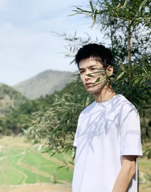 赵弈钦阳光帅气生活照图片_5
