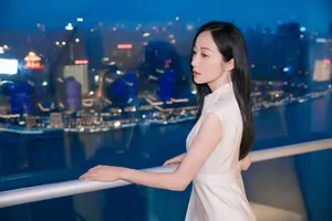 韩雪白裙优雅夜景写真图片_3