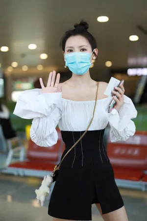 张予曦白皙性感街拍照图片_4