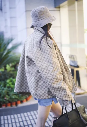 杨幂短裤美腿机场街拍图片_6